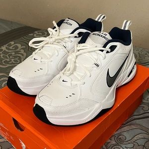 NWOT Nike Air Monarch IV